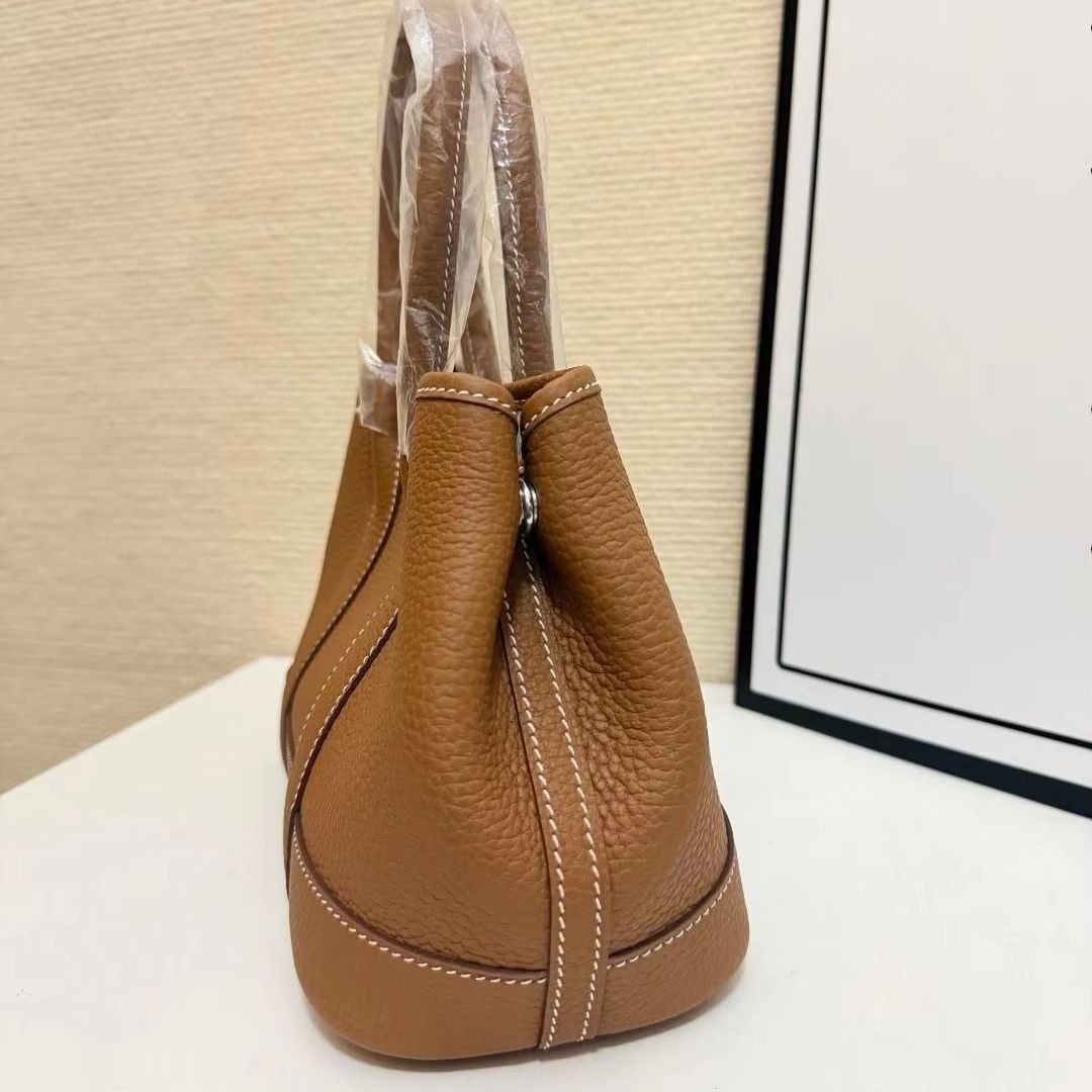 Top Handle Structured - Tan pebbled leather tote bag with